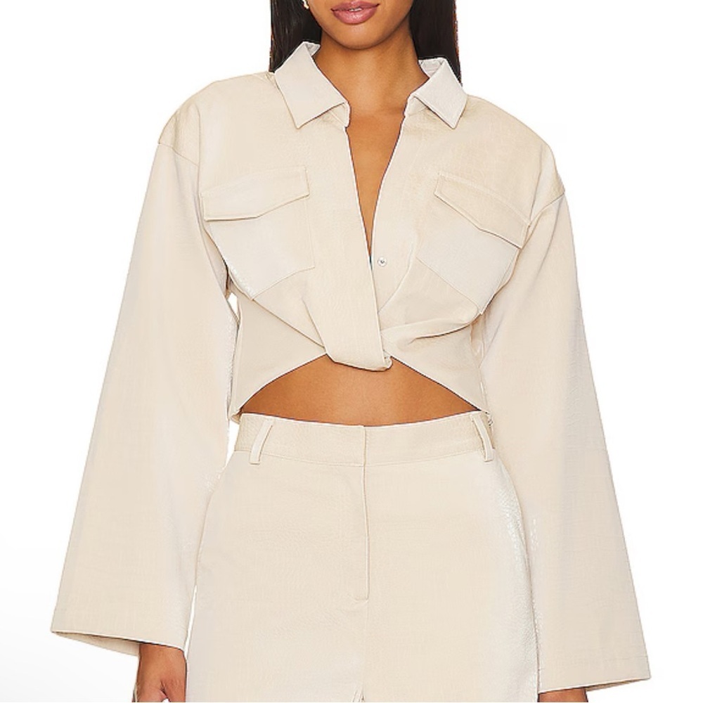 Line and Dot Inspire Top in Bone Size M